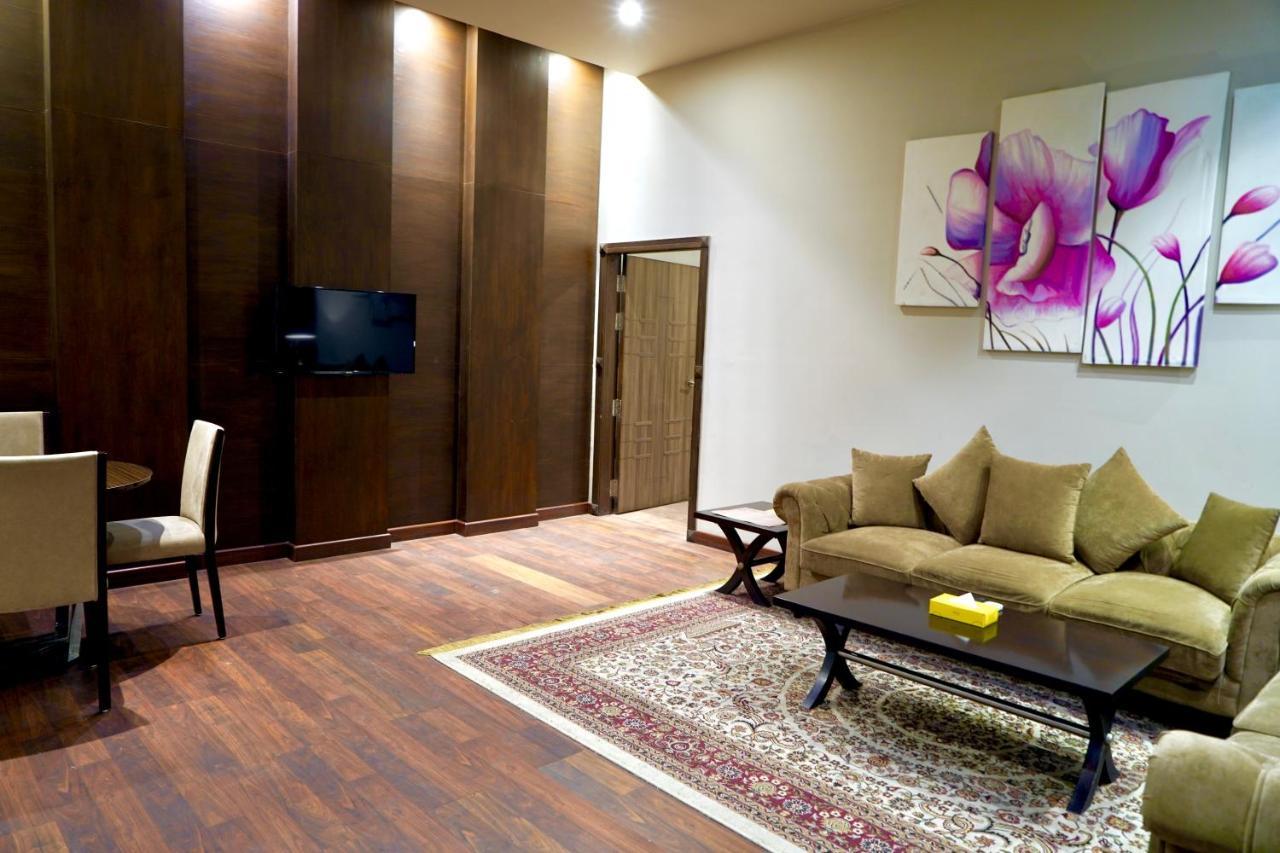 Circle Club Faisalabad Hotel Exterior foto